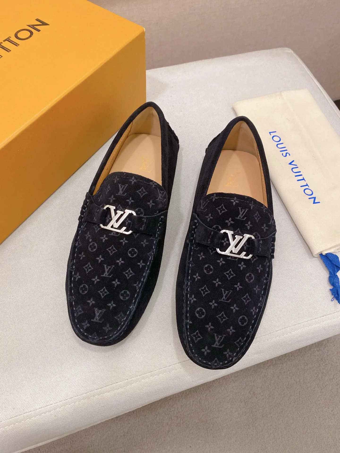 Factory price: 500💰High-end quality! LV 🆕🆕Exclusive hot-selling products in stock🔥🔥New products on the shelves, high-quality Ferragamo men's pea shoes, high-end casual driving shoes, with complete packaging! 💪 💪 Material: Imported suede cowhide 🐂 + Imported high-quality buffalo leather lining + wear-resistant outsole 👍🏻👍🏻 Features: High-end and comfortable, purely handmade 🚀 🚀 Create the perfect shoes that suit you best 🔥 🔥 Size: (38-44) 45 standard size can be customized!